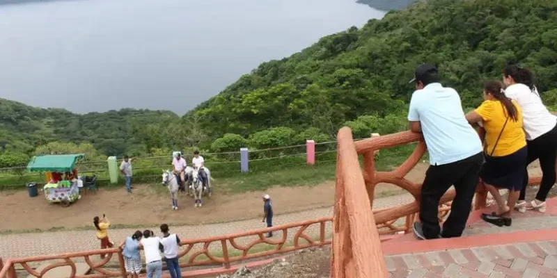 Two Volcanoes Tour and Catarina Viewpoint- Tu Nica Guia (1)