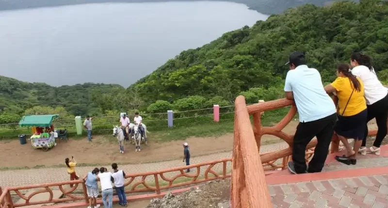 Two Volcanoes Tour and Catarina Viewpoint- Tu Nica Guia (1)